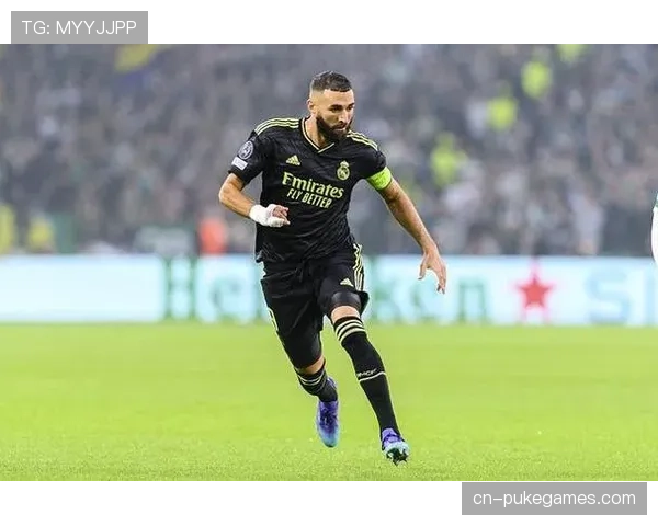 评论:瓦伦西亚防线高位策略在提升进攻效率的同时也增大了反击风险 评论:瓦伦西亚防线高位策略在提升进攻效率的同时也增大了反击风险